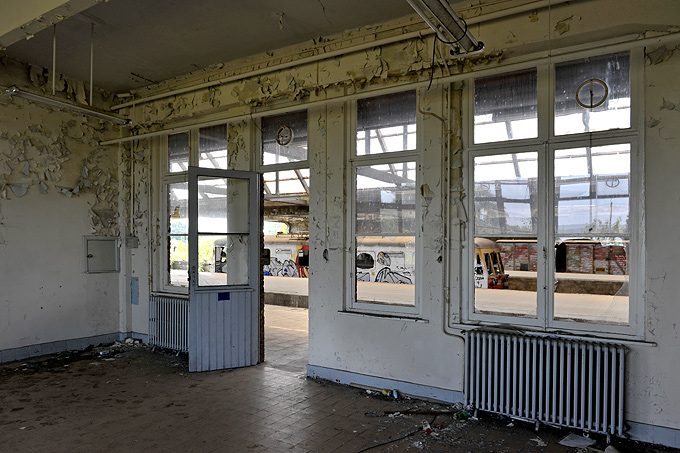 stationshal gare de montzen
