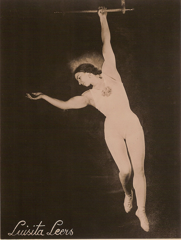 Luisita Leers trapeze